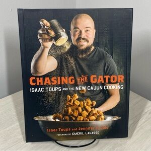 Chasing the Gator – Isaac Toups – Cajun Cookbook – 2018 HC – VG – Hachette